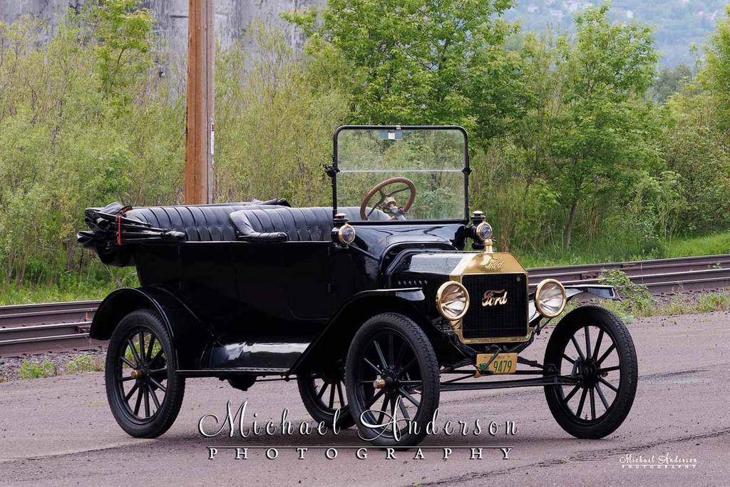 Light Painting a Model T and a Ford Shelby Mustang
