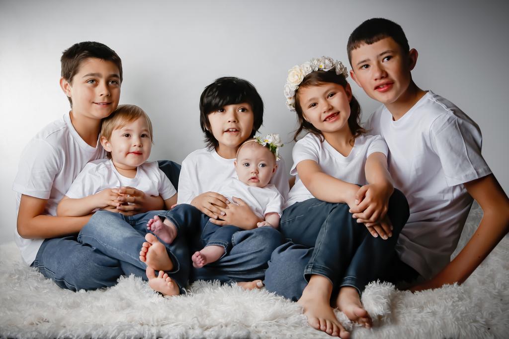 Studio Magic | Family Photographer Sydney – Magazine-Quality Photos at Home